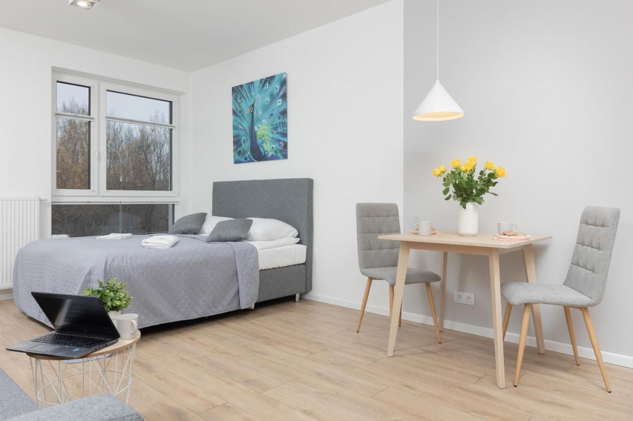 Metro Bielany Apartments With Parking By Noclegi Renters Varşovia Exterior foto