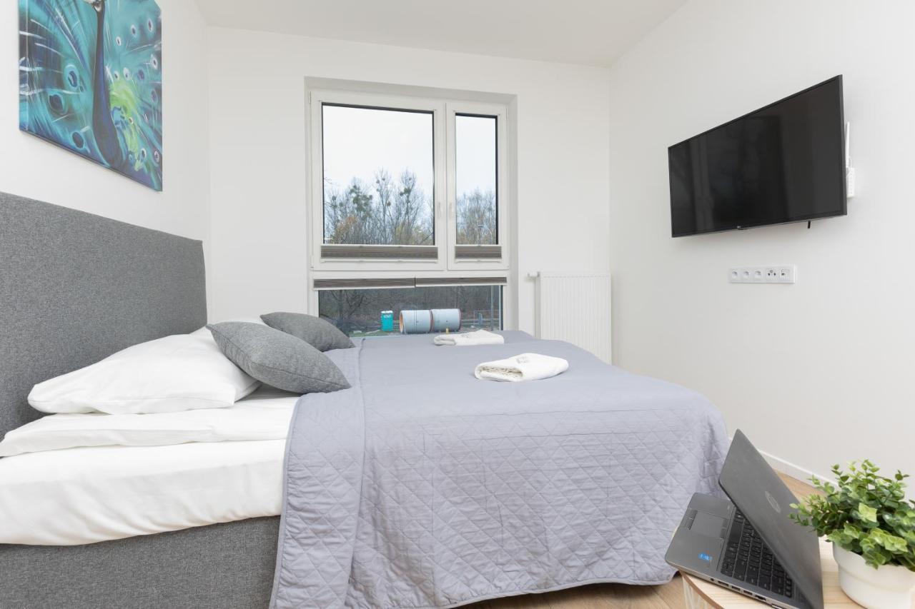 Metro Bielany Apartments With Parking By Noclegi Renters Varşovia Exterior foto