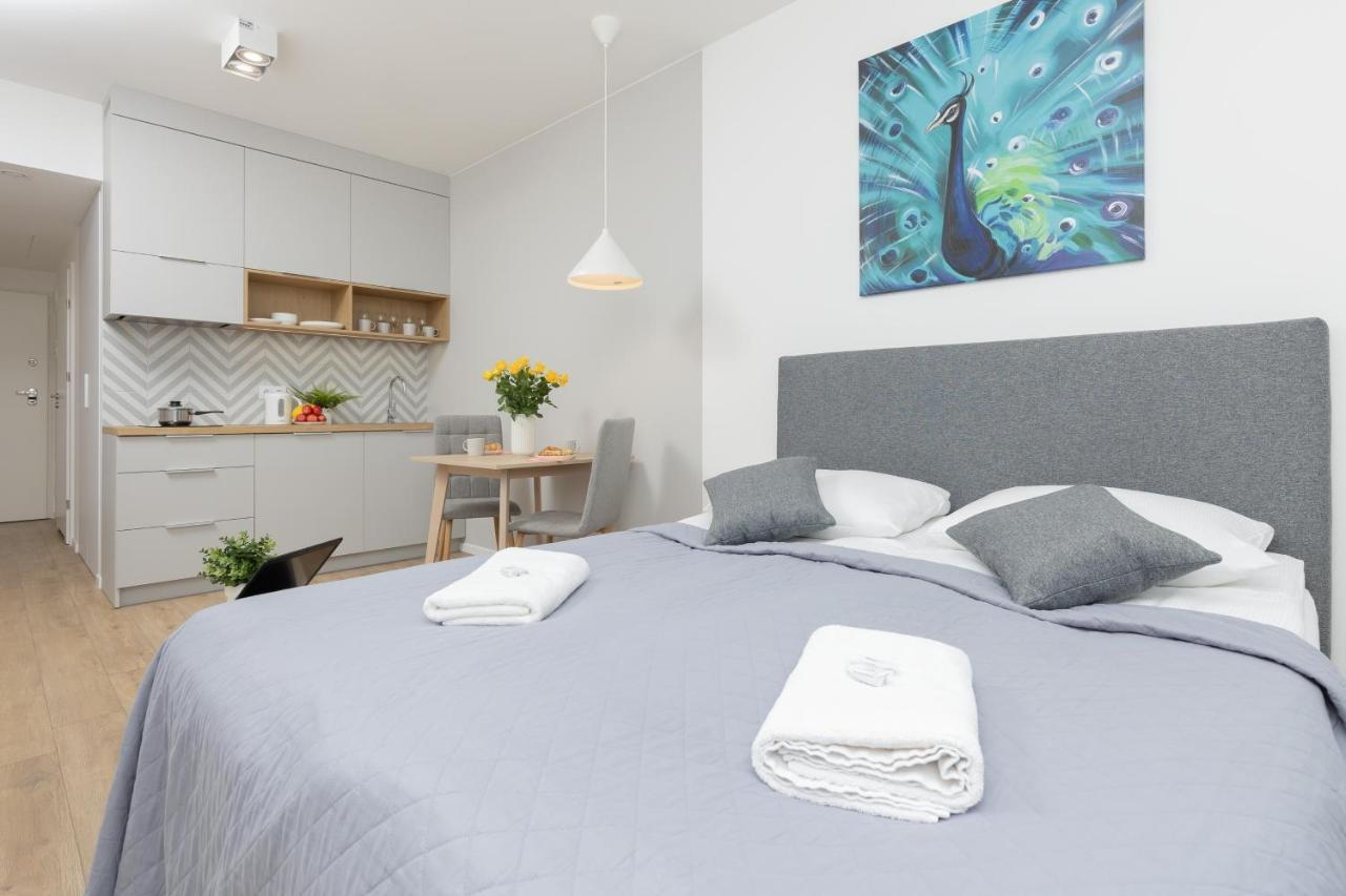 Metro Bielany Apartments With Parking By Noclegi Renters Varşovia Exterior foto