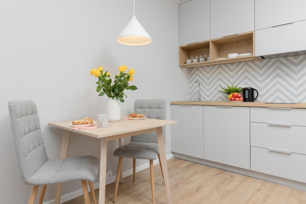 Metro Bielany Apartments With Parking By Noclegi Renters Varşovia Exterior foto